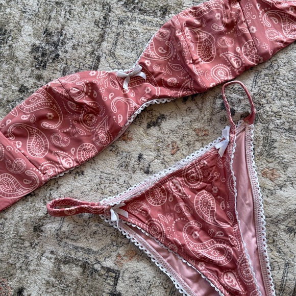 Dippin Daisy’s bandana print set